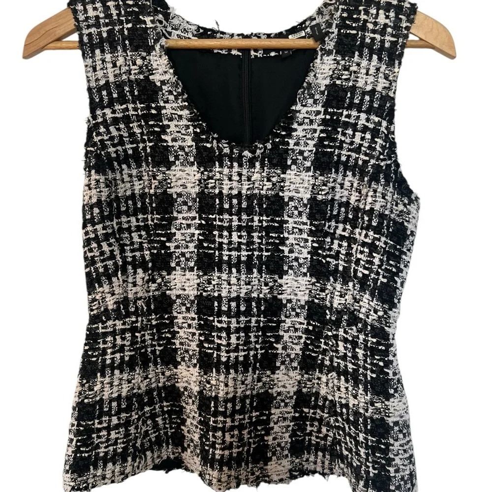 THEORY Sculpt U Shell Top – Size Medium – Excellent Condition – Retails … - Picture 3 of 10